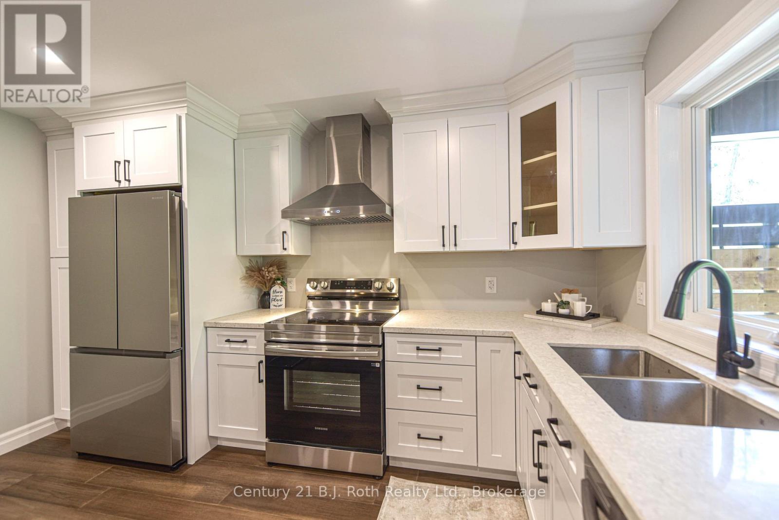 3324 Bramshott Avenue, Severn (West Shore), Ontario  L3V 0V9 - Photo 20 - S12673936