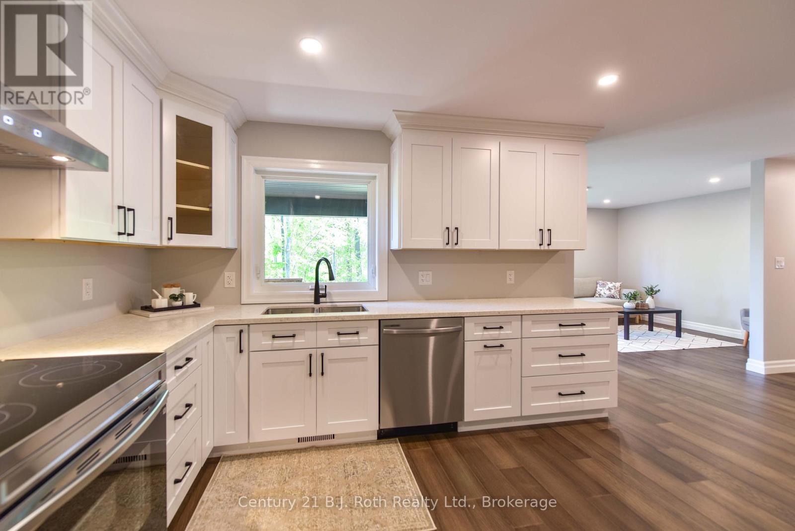 3324 Bramshott Avenue, Severn (West Shore), Ontario  L3V 0V9 - Photo 21 - S12673936