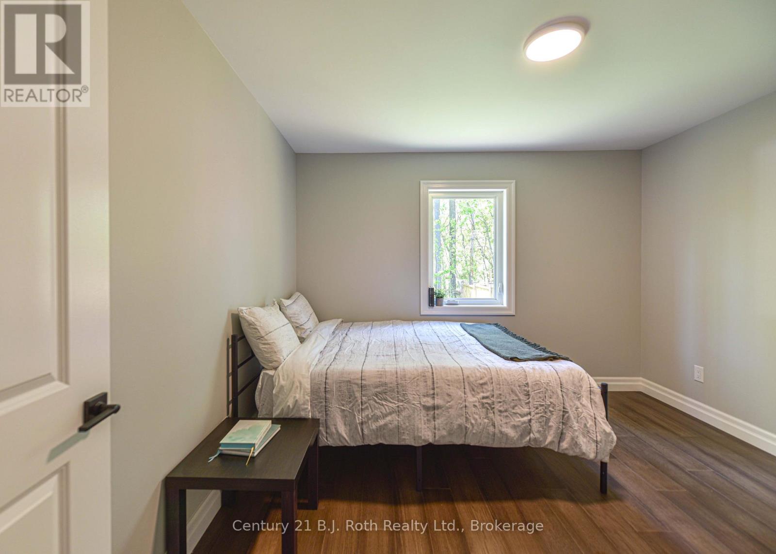 3324 Bramshott Avenue, Severn (West Shore), Ontario  L3V 0V9 - Photo 32 - S12673936