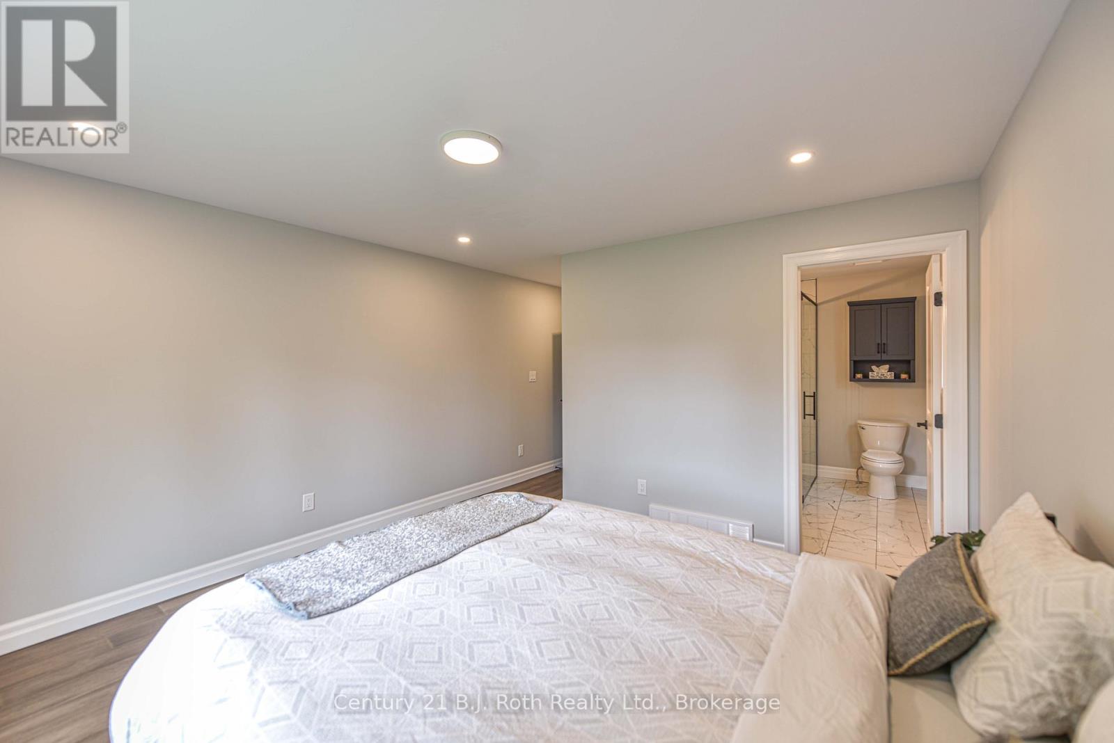 3324 Bramshott Avenue, Severn (West Shore), Ontario  L3V 0V9 - Photo 39 - S12673936