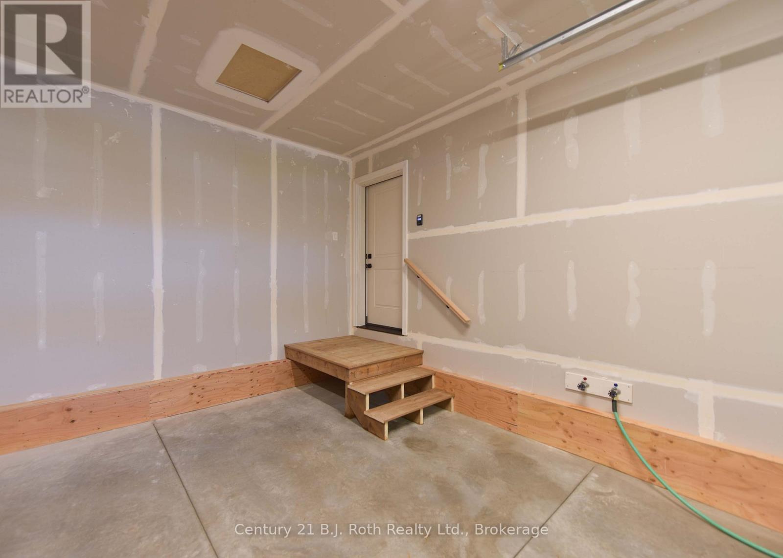 3324 Bramshott Avenue, Severn (West Shore), Ontario  L3V 0V9 - Photo 45 - S12673936