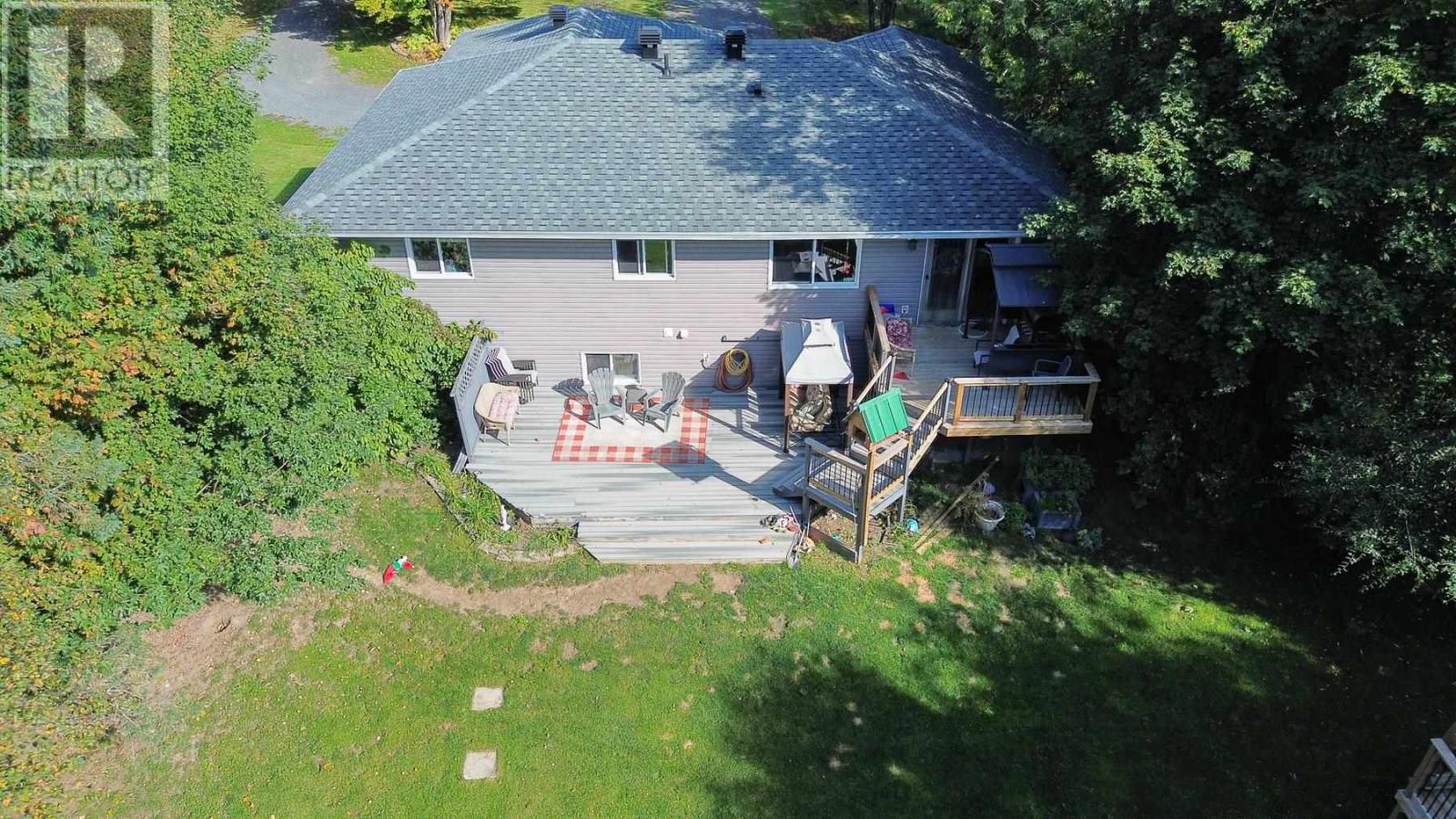 797 Fifth Lin E, Sault Ste. Marie, Ontario  P6A 6J8 - Photo 3 - SM260039