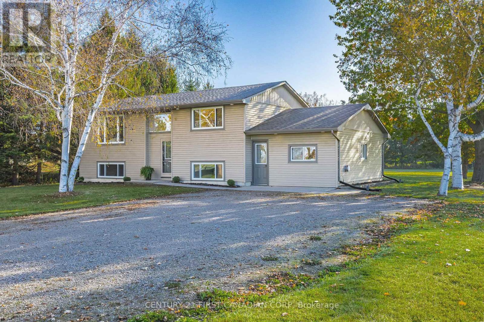 70986 B Line, South Huron, Ontario  N0M 1T0 - Photo 4 - X12673894