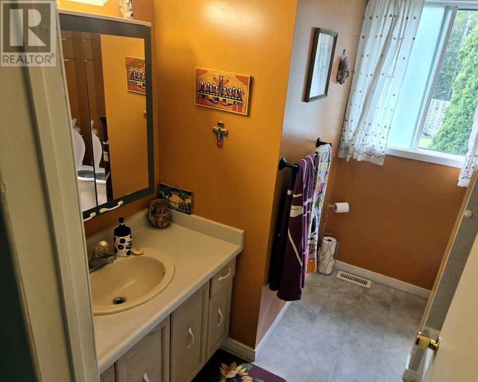 4 Fisher Ave, Manitouwadge, Ontario  P0T 2C0 - Photo 21 - TB250583