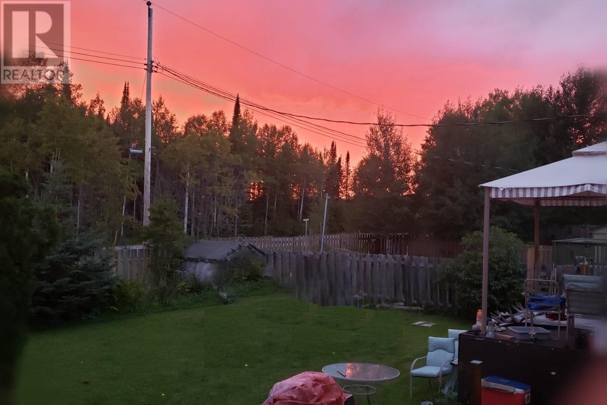 4 Fisher Ave, Manitouwadge, Ontario  P0T 2C0 - Photo 3 - TB250583