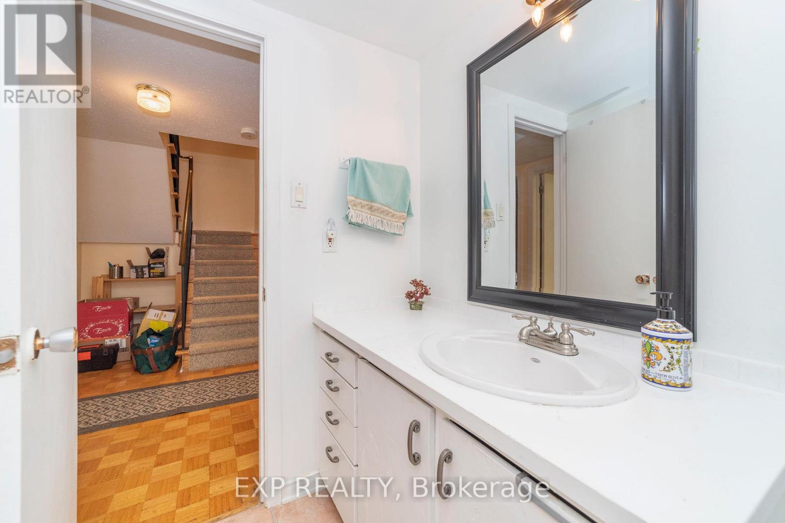 21 Southview Crescent, Ottawa, Ontario  K2E 5R4 - Photo 22 - X12673970