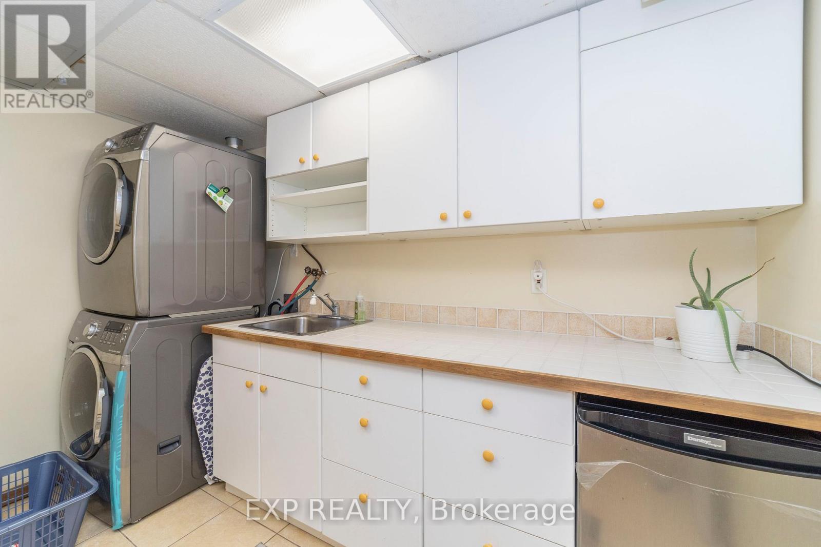 21 Southview Crescent, Ottawa, Ontario  K2E 5R4 - Photo 23 - X12673970