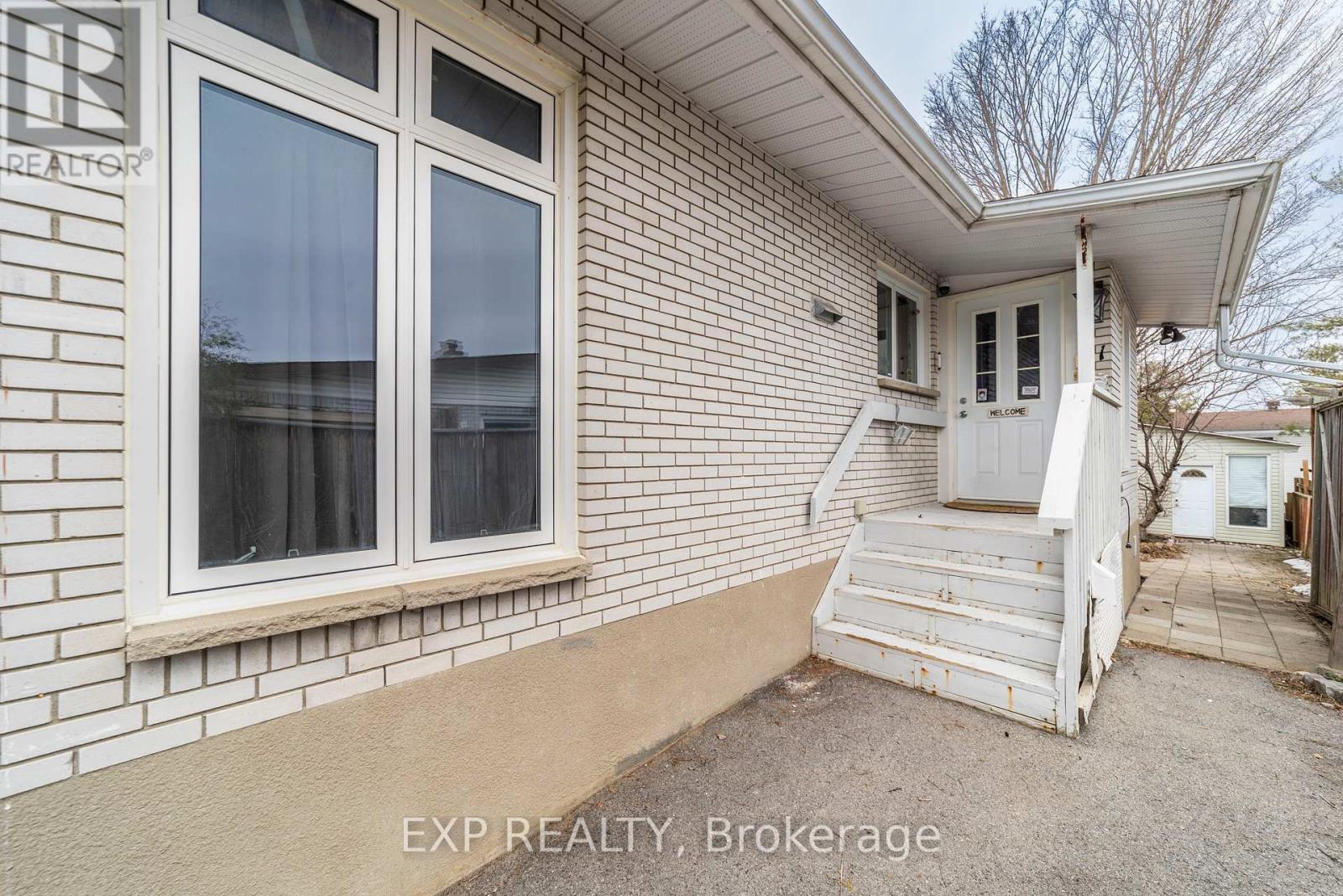 21 Southview Crescent, Ottawa, Ontario  K2E 5R4 - Photo 3 - X12673970