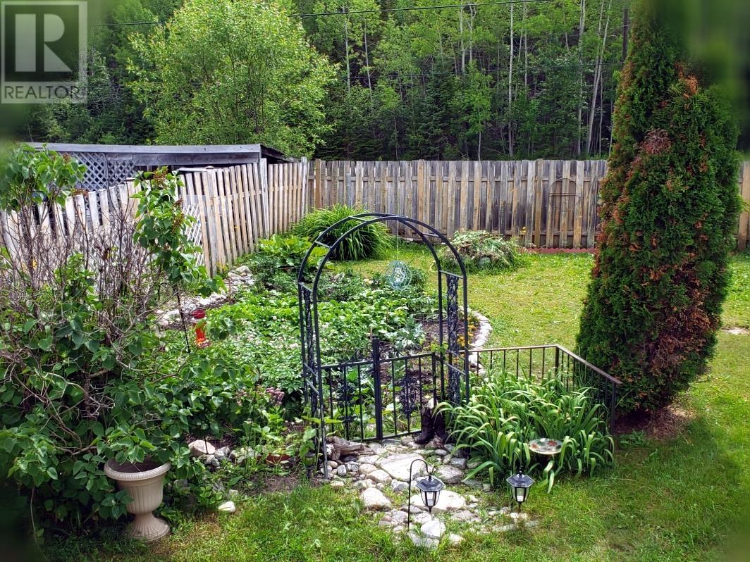 4 Fisher Ave, Manitouwadge, Ontario  P0T 2C0 - Photo 5 - TB250583