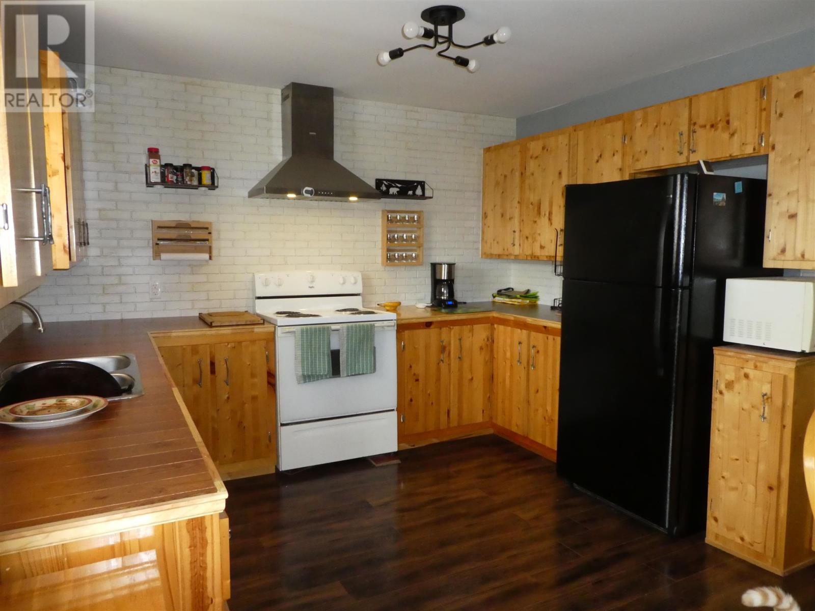 300 Second Ave Sw, Geraldton, Ontario  P0T 1M0 - Photo 3 - TB252200