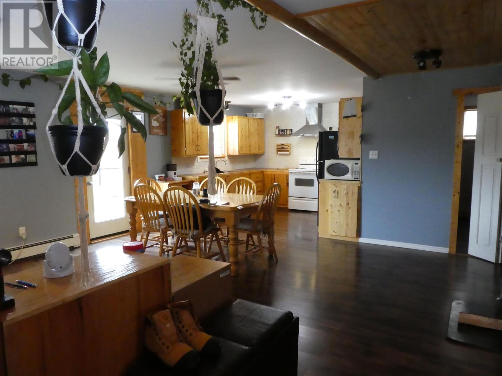 300 Second Ave Sw, Geraldton, Ontario  P0T 1M0 - Photo 9 - TB252200