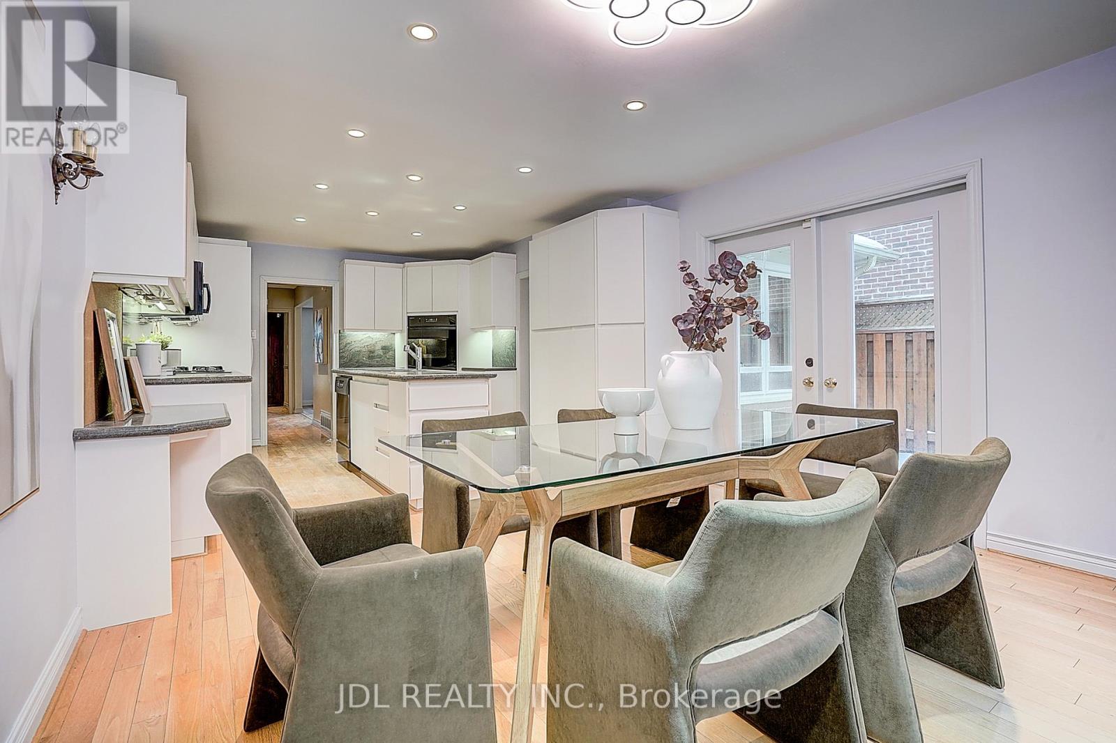 87 Munro Boulevard, Toronto, Ontario  M2P 1C5 - Photo 18 - C12673908