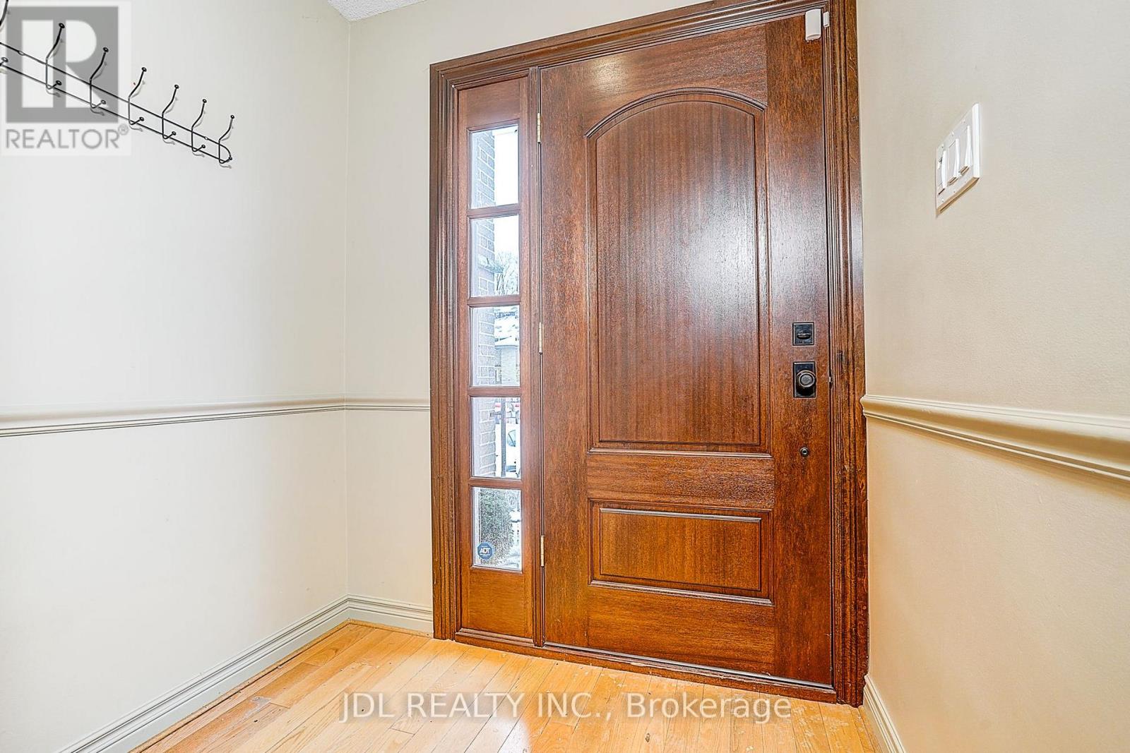 87 Munro Boulevard, Toronto, Ontario  M2P 1C5 - Photo 3 - C12673908