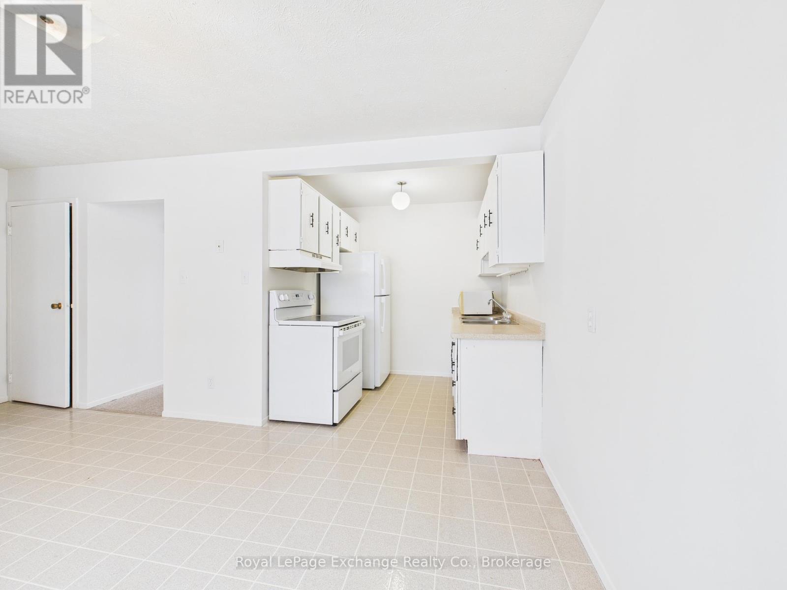 755 Walsh Street, Kincardine, Ontario N2Z 1R2 - Photo 8 - X12606824