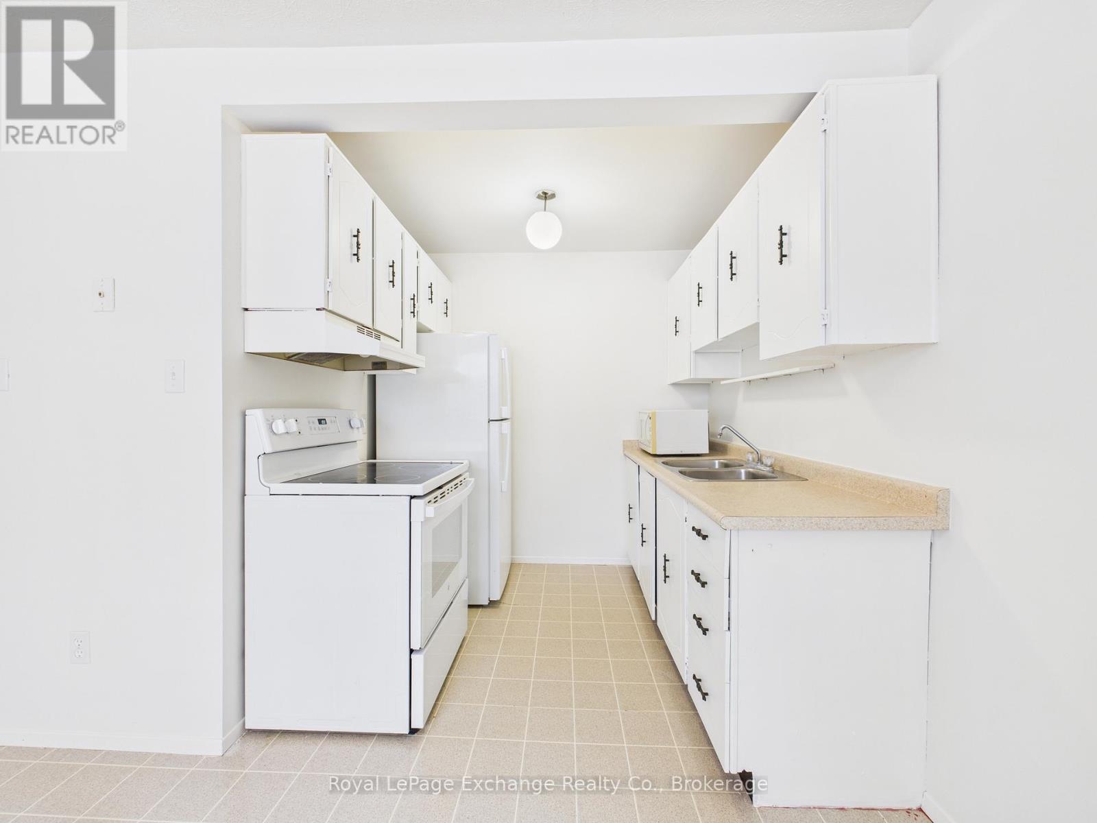 755 Walsh Street, Kincardine, Ontario N2Z 1R2 - Photo 7 - X12606824