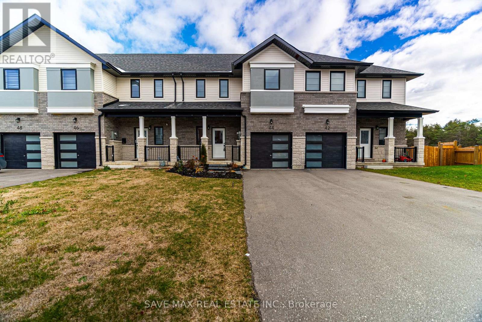 44 Lahey Crescent, Penetanguishene, Ontario  L9M 0W1 - Photo 2 - S12673928