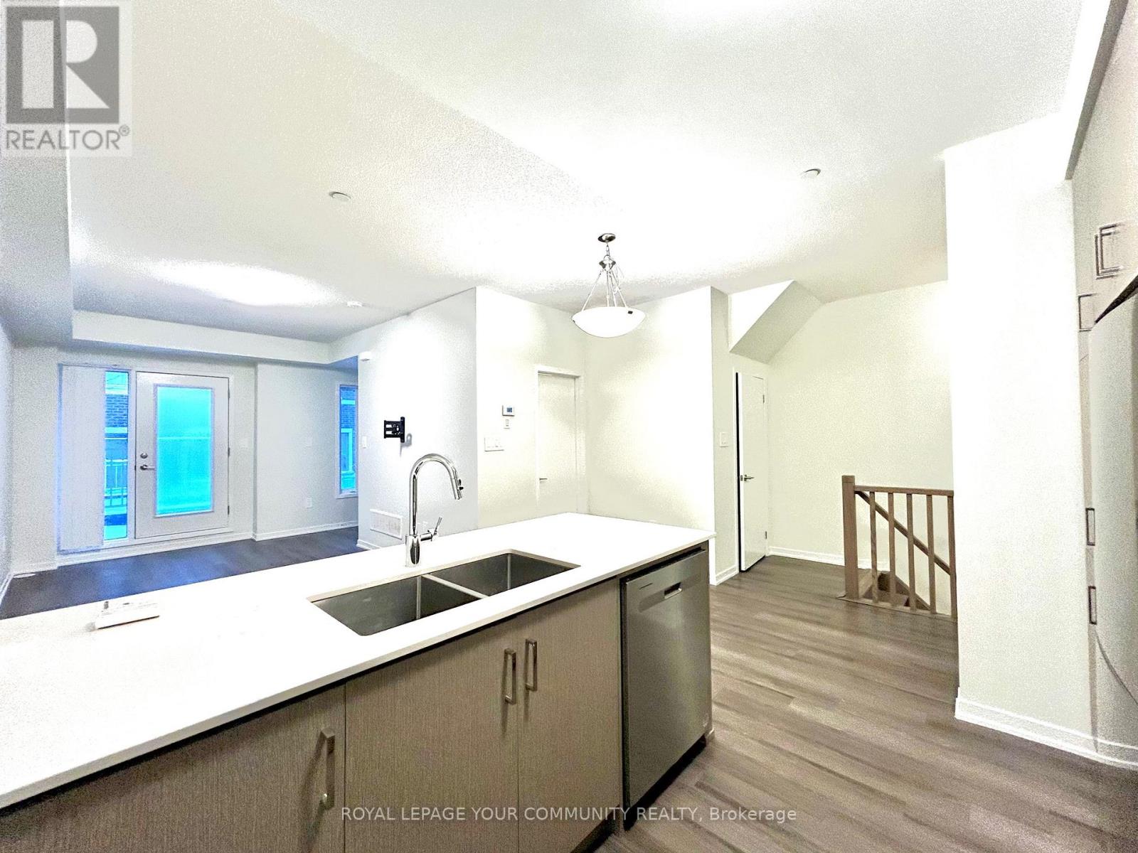 76 - 39 Honeycrisp Crescent, Vaughan, Ontario  L4K 0N5 - Photo 8 - N12673902