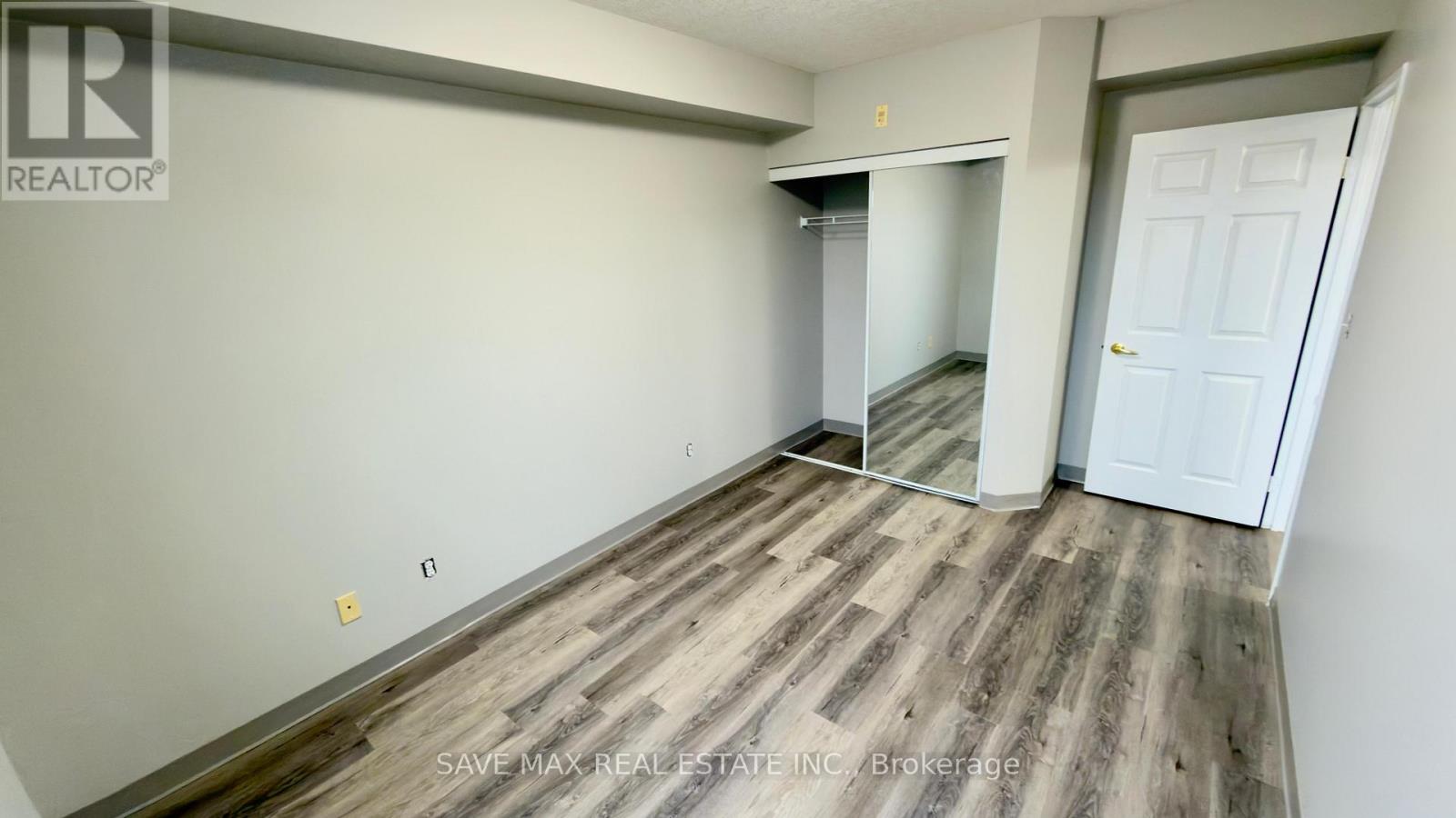 804 - 274 Erb Street W, Waterloo, Ontario  N2L 1W2 - Photo 13 - X12588506