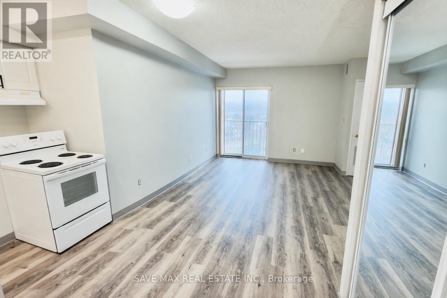 804 - 274 Erb Street W, Waterloo, Ontario  N2L 1W2 - Photo 5 - X12588506