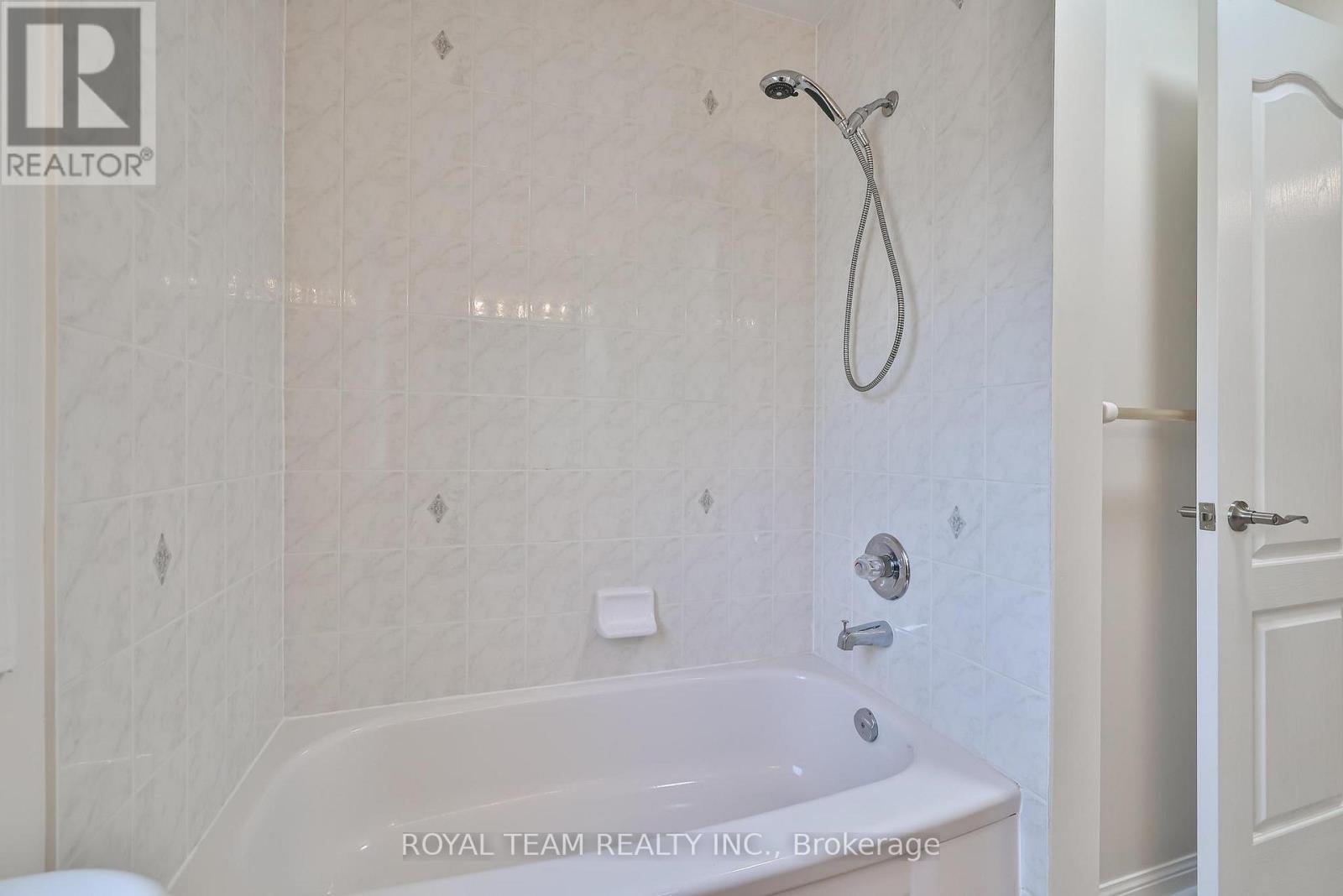 2439 Hollybrook Drive, Oakville, Ontario  L6M 4S8 - Photo 17 - W12673872