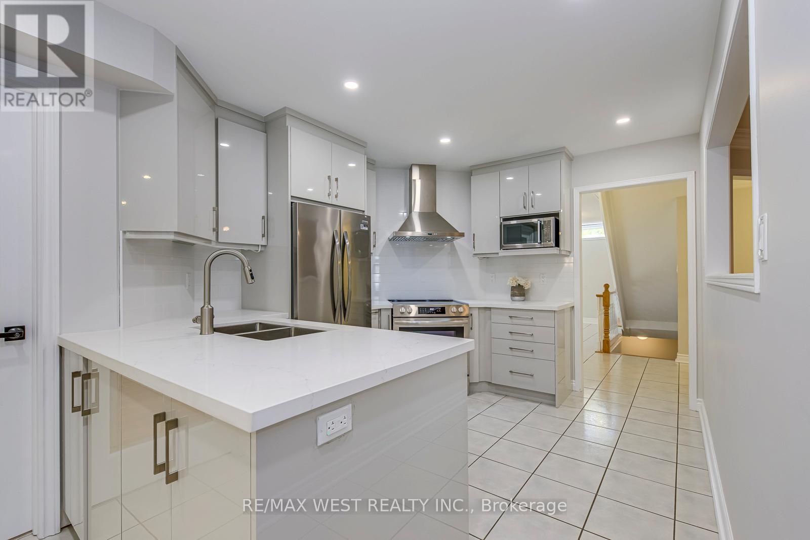 1397 Helen Court, Oakville, Ontario  L6L 6J9 - Photo 11 - W12673962