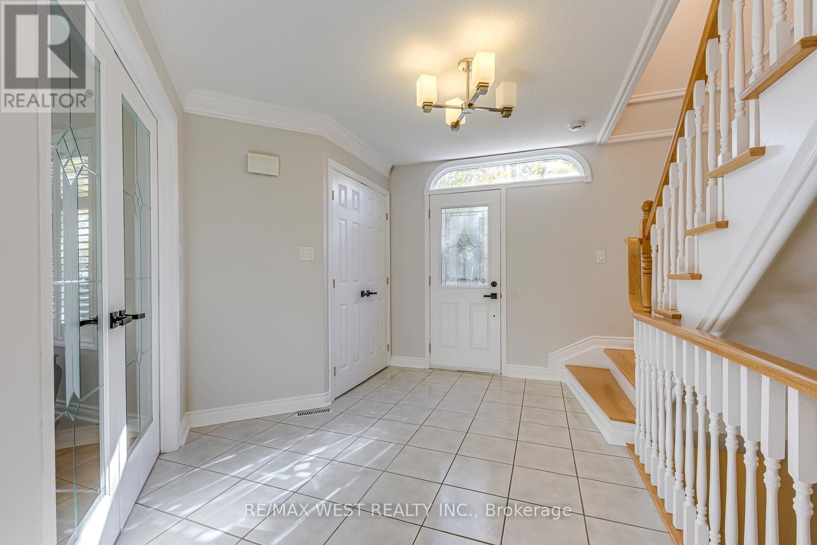 1397 Helen Court, Oakville, Ontario  L6L 6J9 - Photo 4 - W12673962