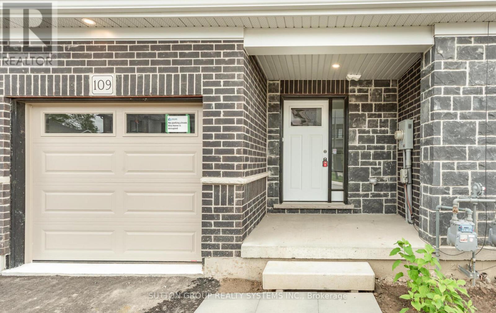 109 Woodedge Circle, Kitchener, Ontario  N2R 0P8 - Photo 2 - X12673914