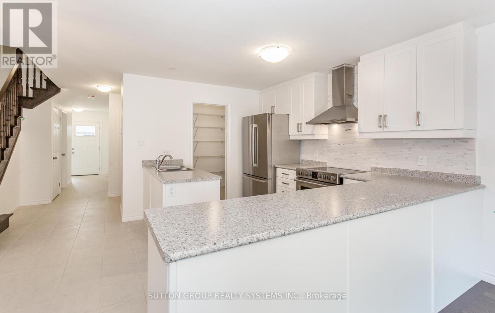 109 Woodedge Circle, Kitchener, Ontario  N2R 0P8 - Photo 6 - X12673914