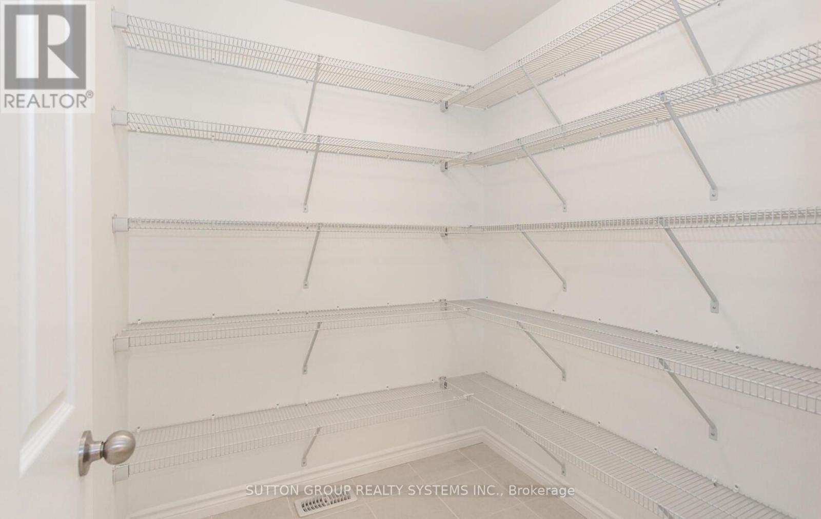 109 Woodedge Circle, Kitchener, Ontario  N2R 0P8 - Photo 9 - X12673914