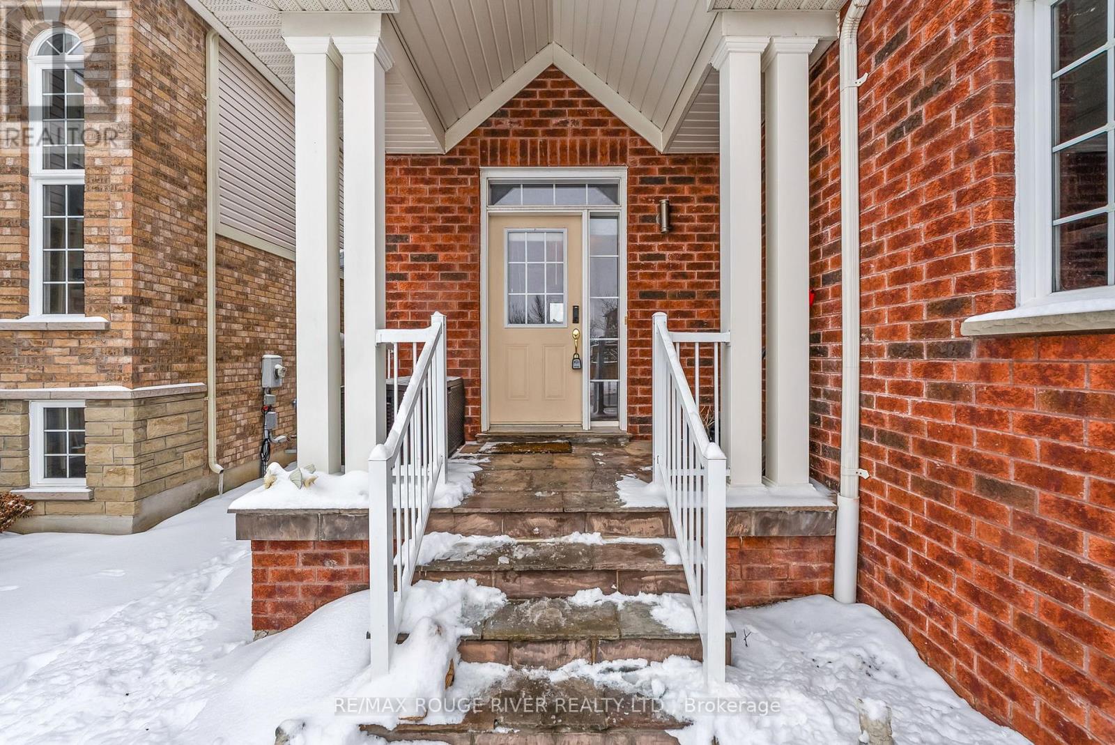 1083 Glenbourne Drive, Oshawa, Ontario  L1K 0B7 - Photo 4 - E12672616