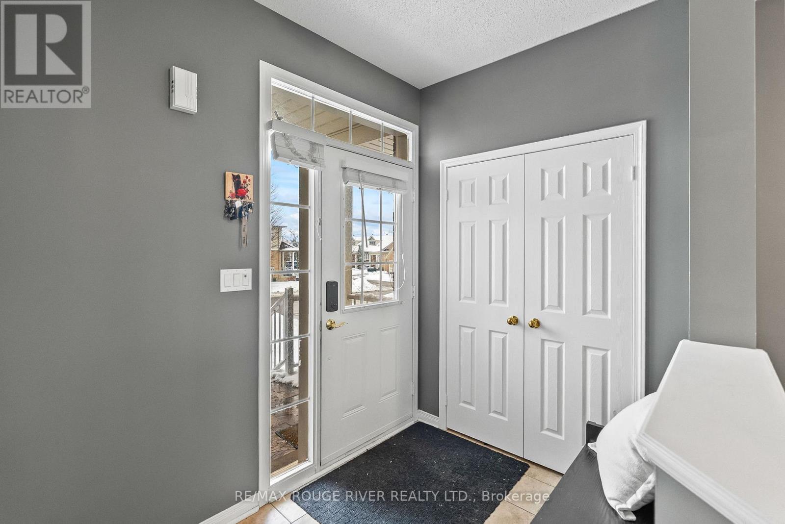 1083 Glenbourne Drive, Oshawa, Ontario  L1K 0B7 - Photo 5 - E12672616