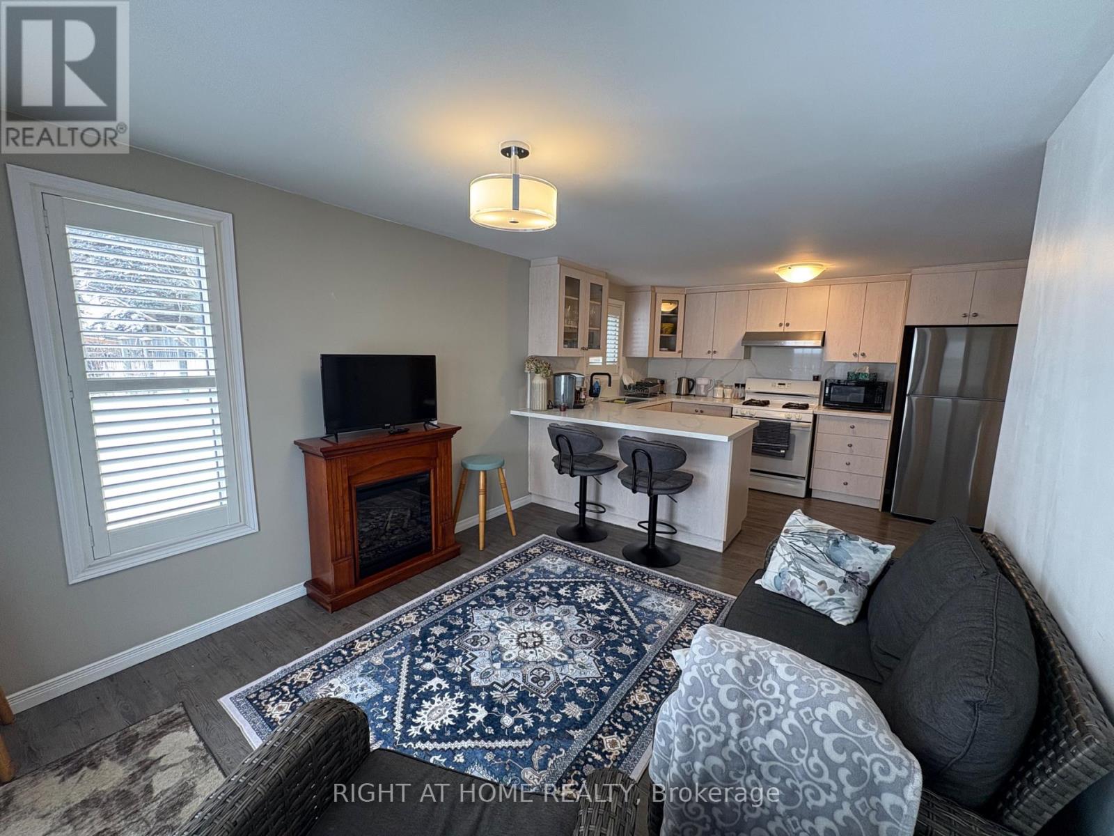 #b - 22 Grant Court, East Gwillimbury, Ontario  L0G 1R0 - Photo 8 - N12575528