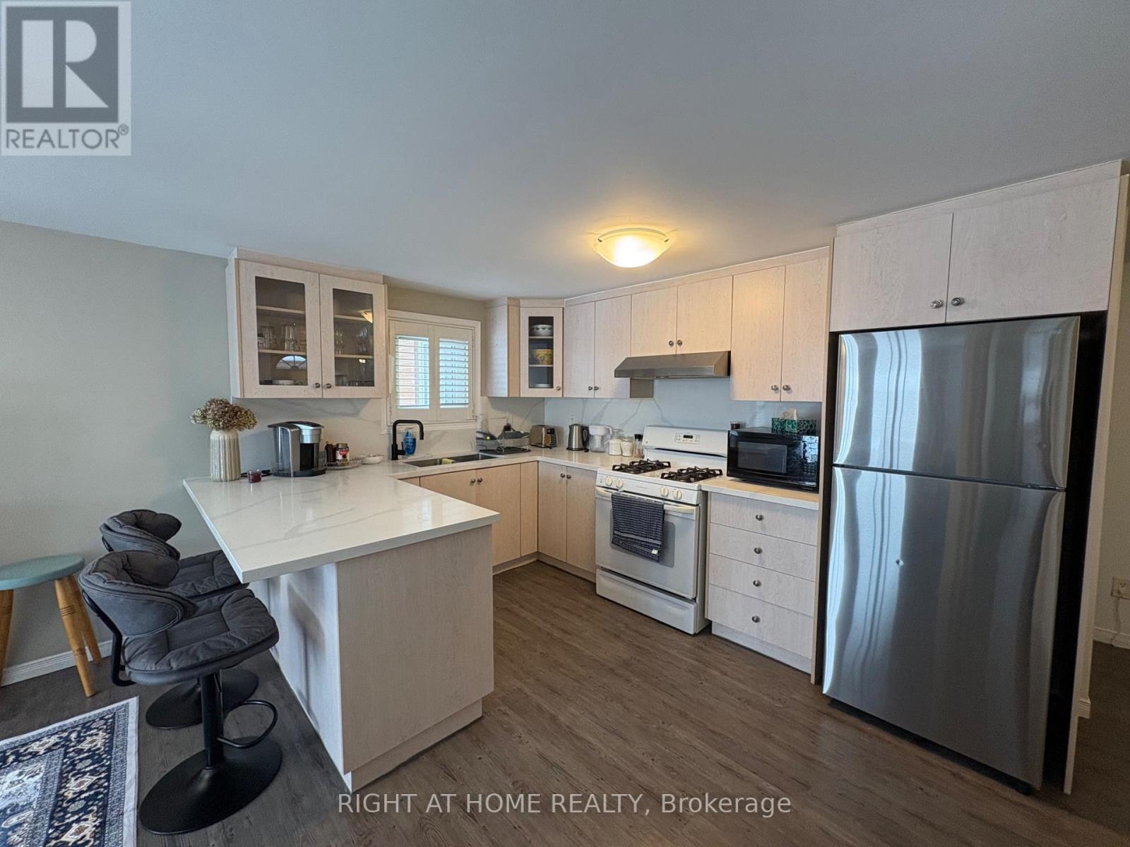 #b - 22 Grant Court, East Gwillimbury, Ontario  L0G 1R0 - Photo 9 - N12575528