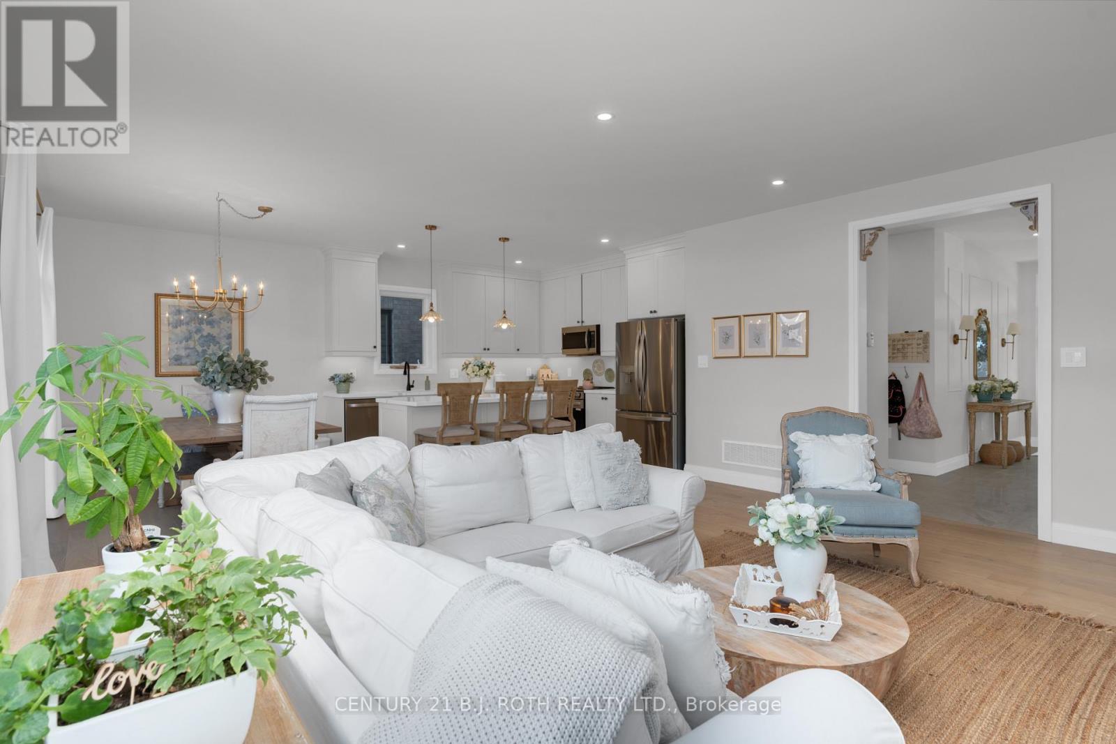 19 Rowley Crescent, Springwater, Ontario  L0L 1P0 - Photo 11 - S12607374