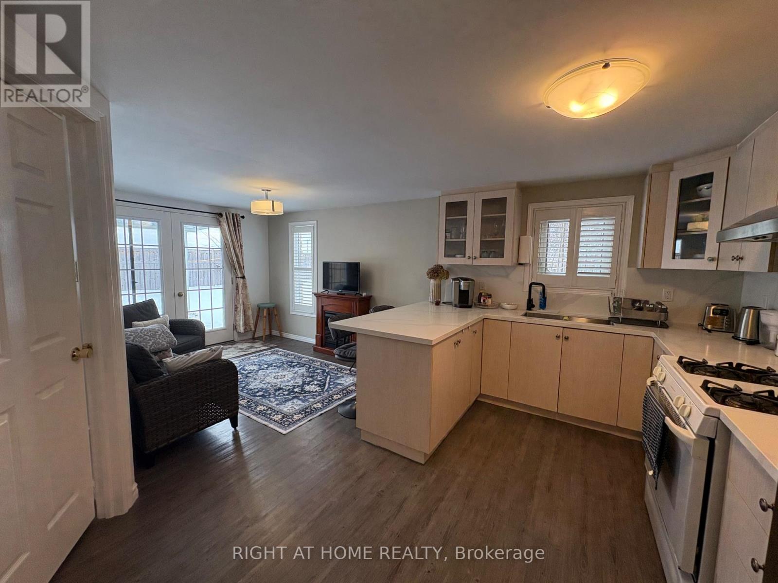 #b - 22 Grant Court, East Gwillimbury, Ontario  L0G 1R0 - Photo 11 - N12575528