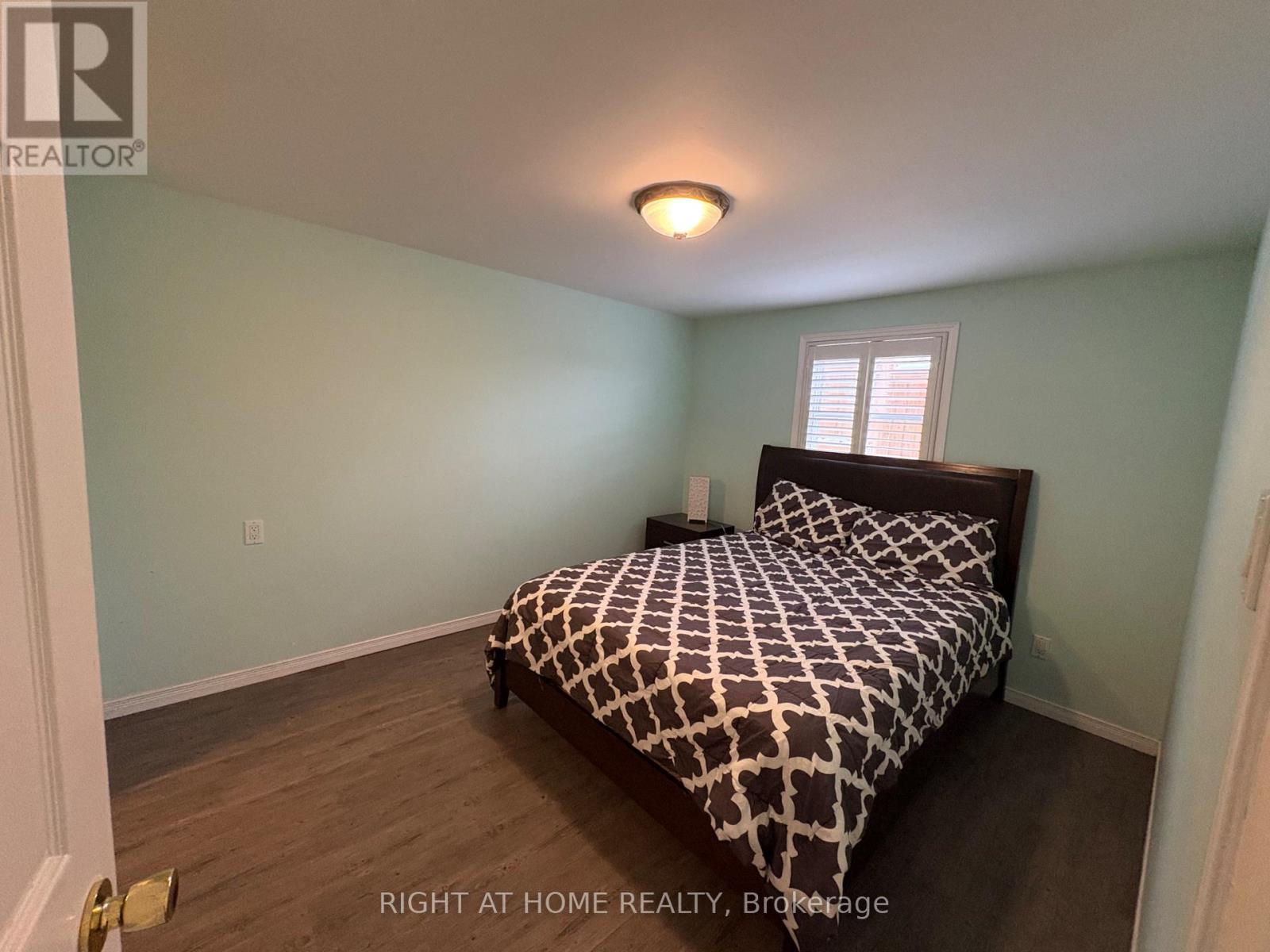 #b - 22 Grant Court, East Gwillimbury, Ontario  L0G 1R0 - Photo 13 - N12575528