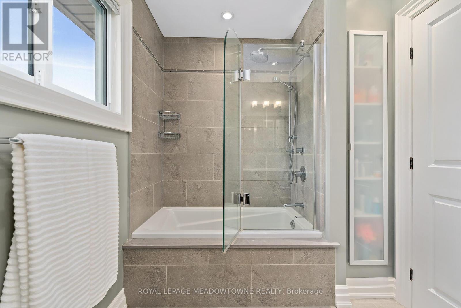 25 Hillside Drive, Halton Hills, Ontario  L7G 4W2 - Photo 29 - W12462440