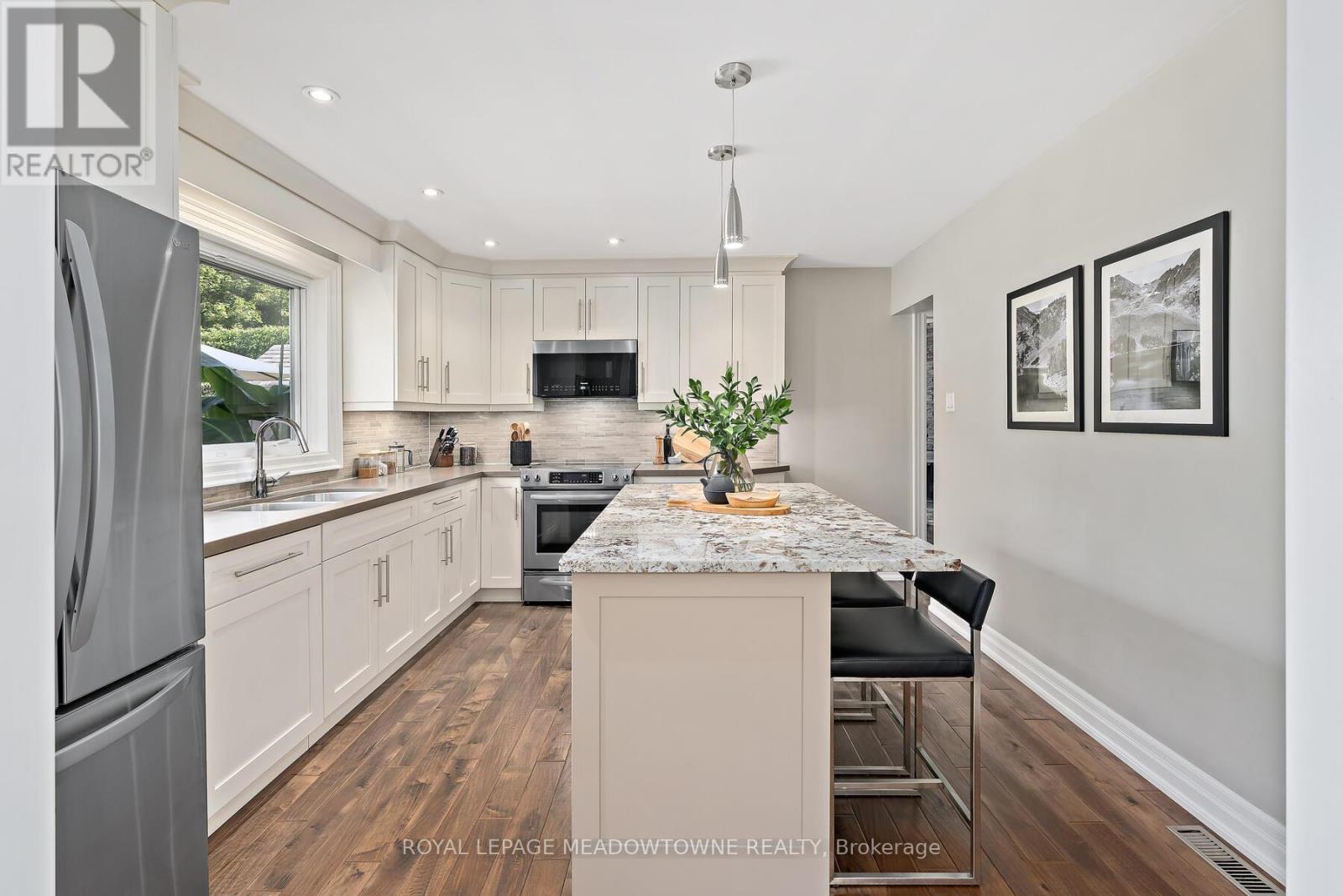 25 Hillside Drive, Halton Hills, Ontario  L7G 4W2 - Photo 9 - W12462440