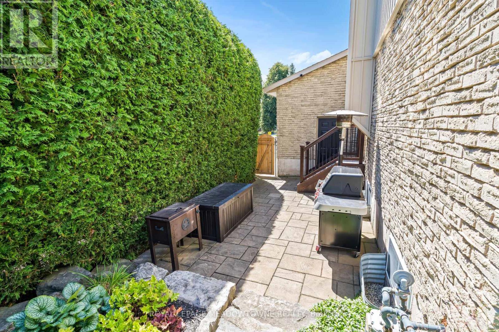 25 Hillside Drive, Halton Hills, Ontario  L7G 4W2 - Photo 43 - W12462440