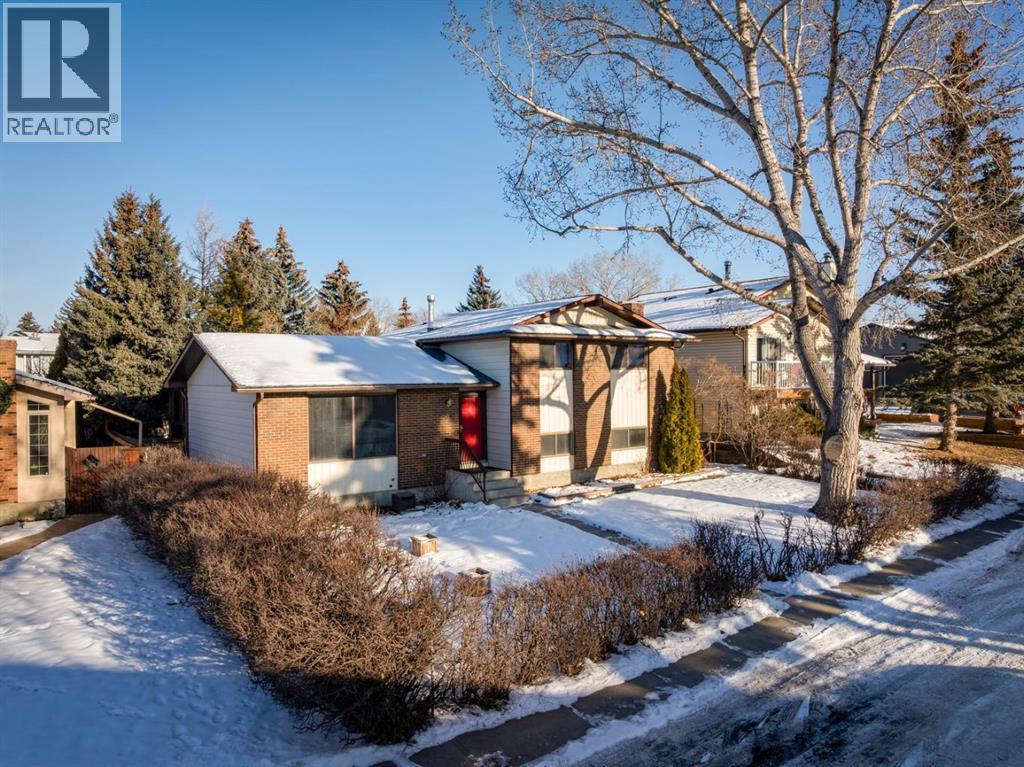 9 Jensen Crescent Ne, Airdrie, Alberta  T4B 1P5 - Photo 2 - A2276954