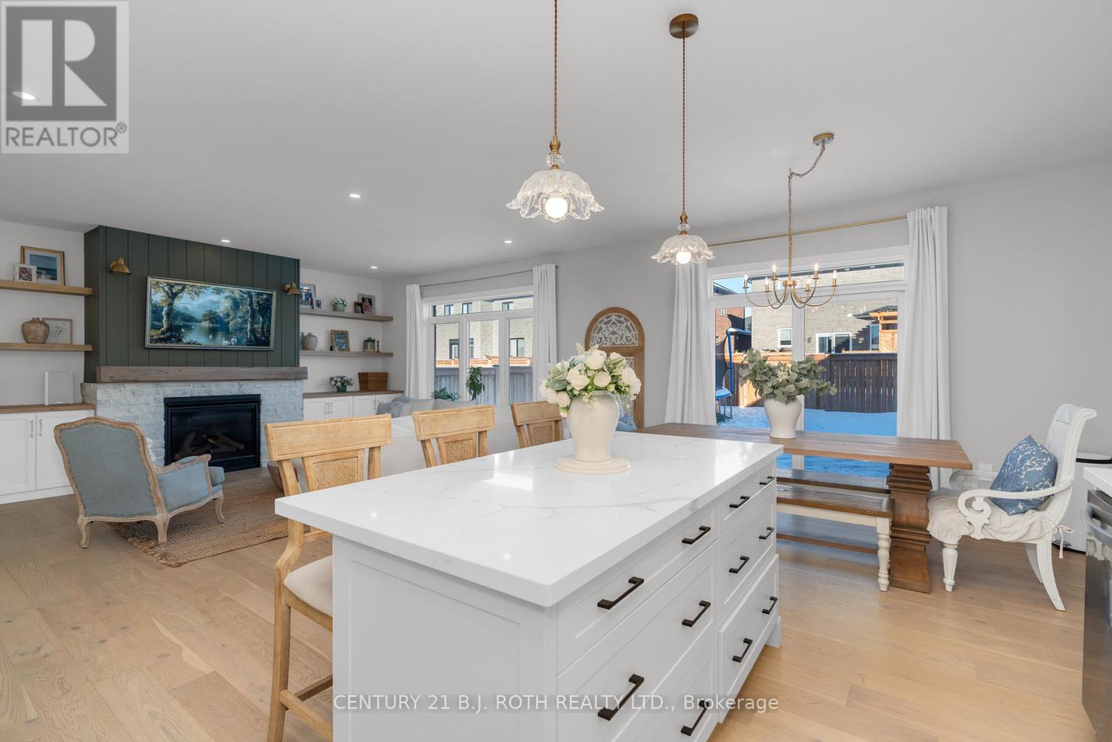 19 Rowley Crescent, Springwater, Ontario  L0L 1P0 - Photo 10 - S12607374