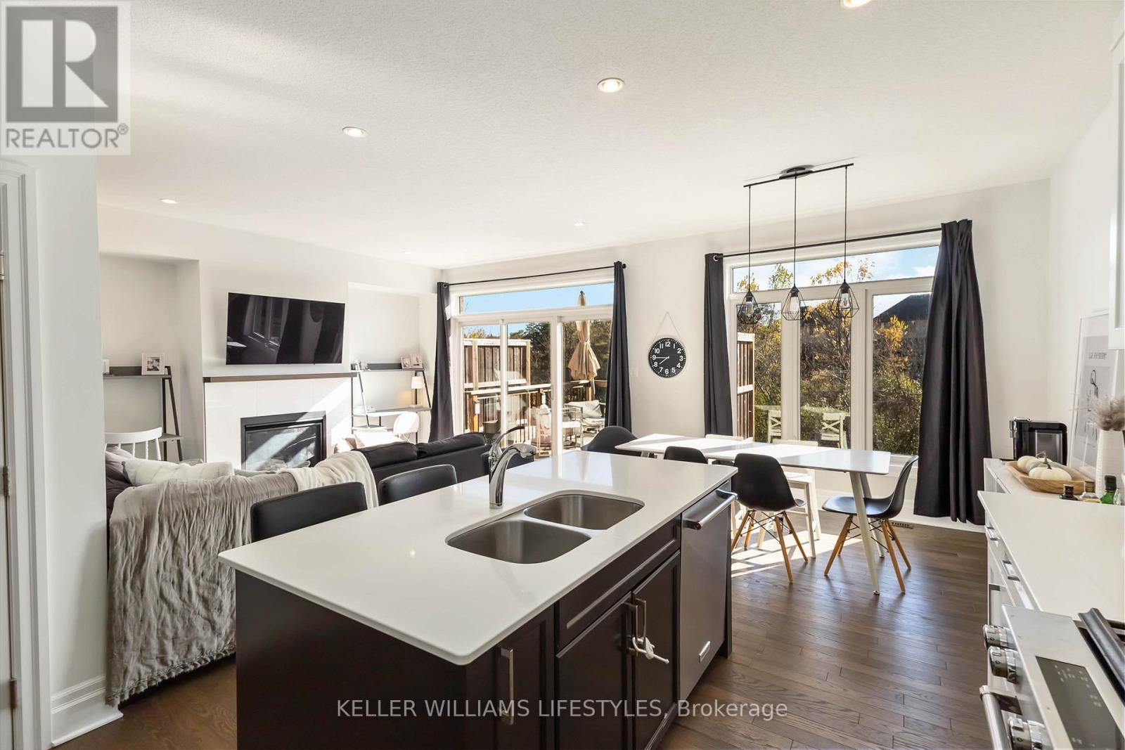 Photo 21 of 47 for 20 - 555 Sunningdale Road E