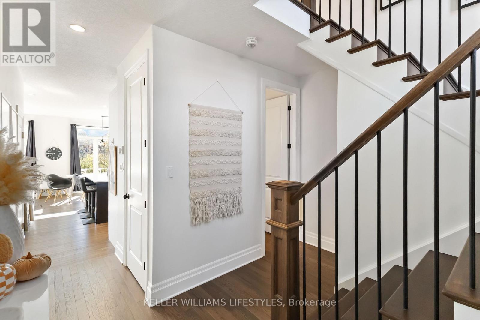 Photo 9 of 47 for 20 - 555 Sunningdale Road E