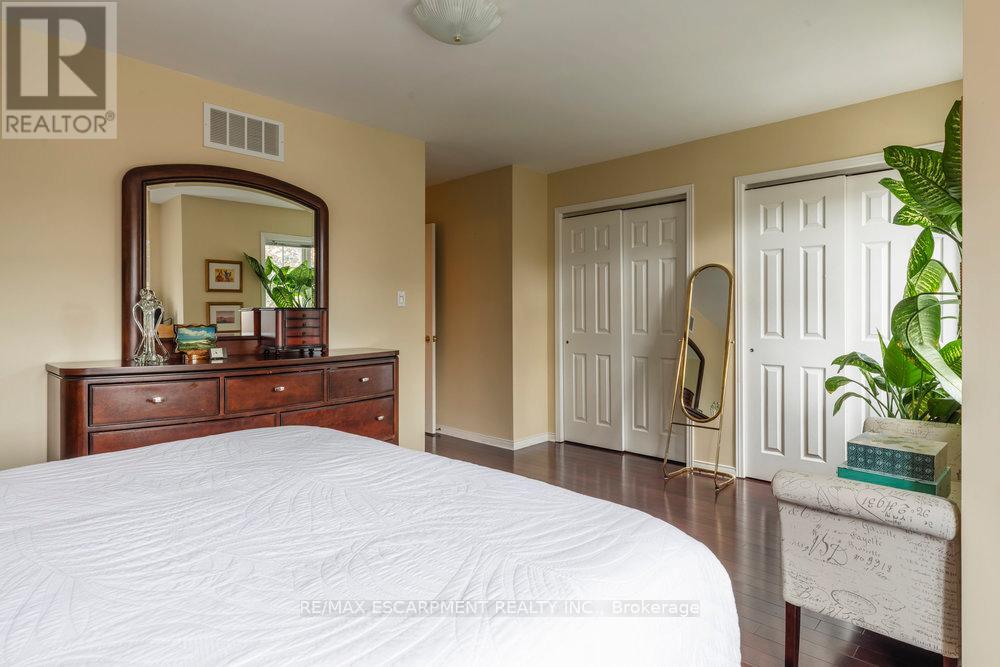 1 - 31 Moss Boulevard, Hamilton, Ontario  L9H 7A6 - Photo 14 - X12565896