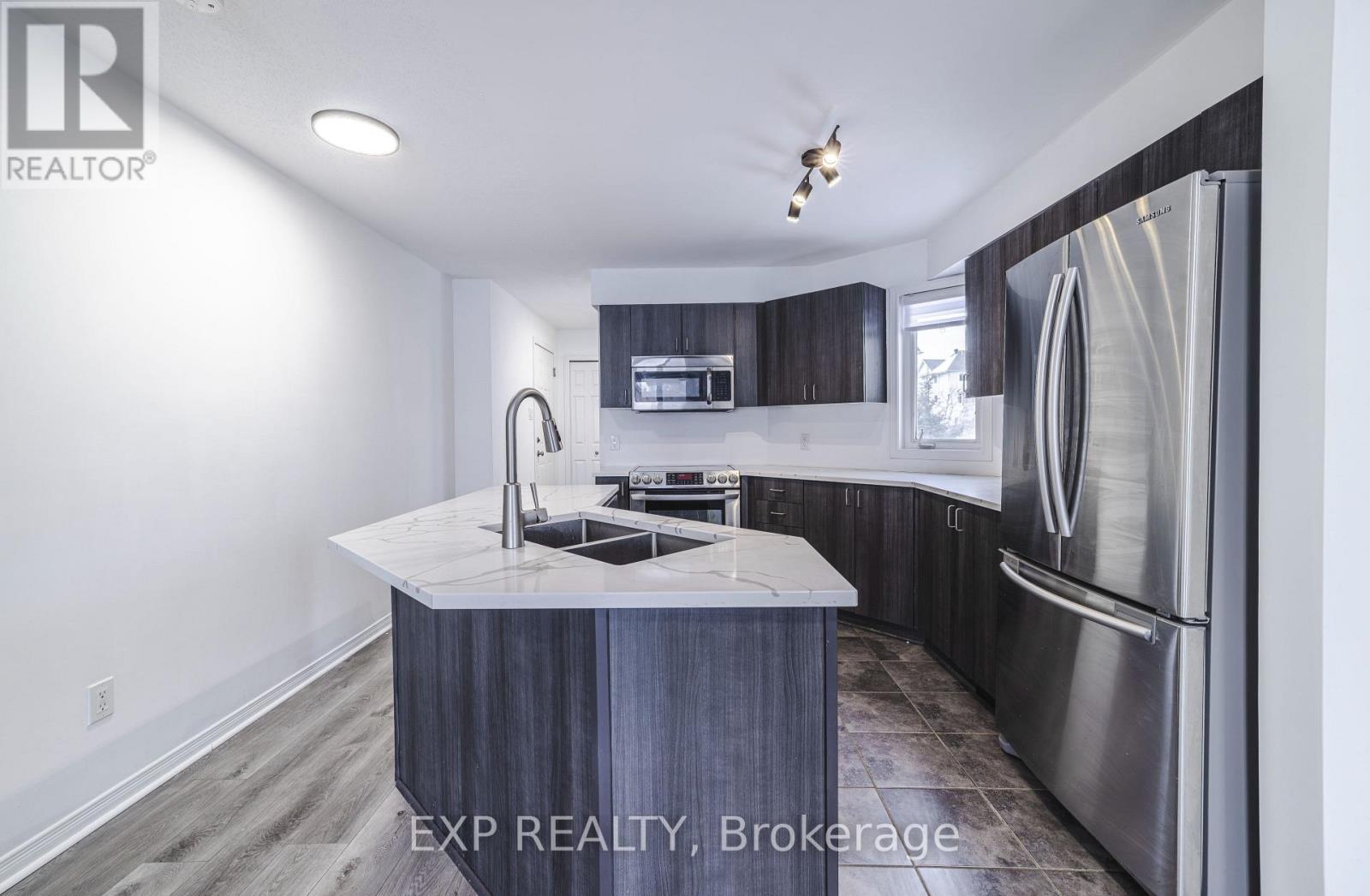 247 Fir Lane, North Grenville, Ontario  K0G 1J0 - Photo 5 - X12674036