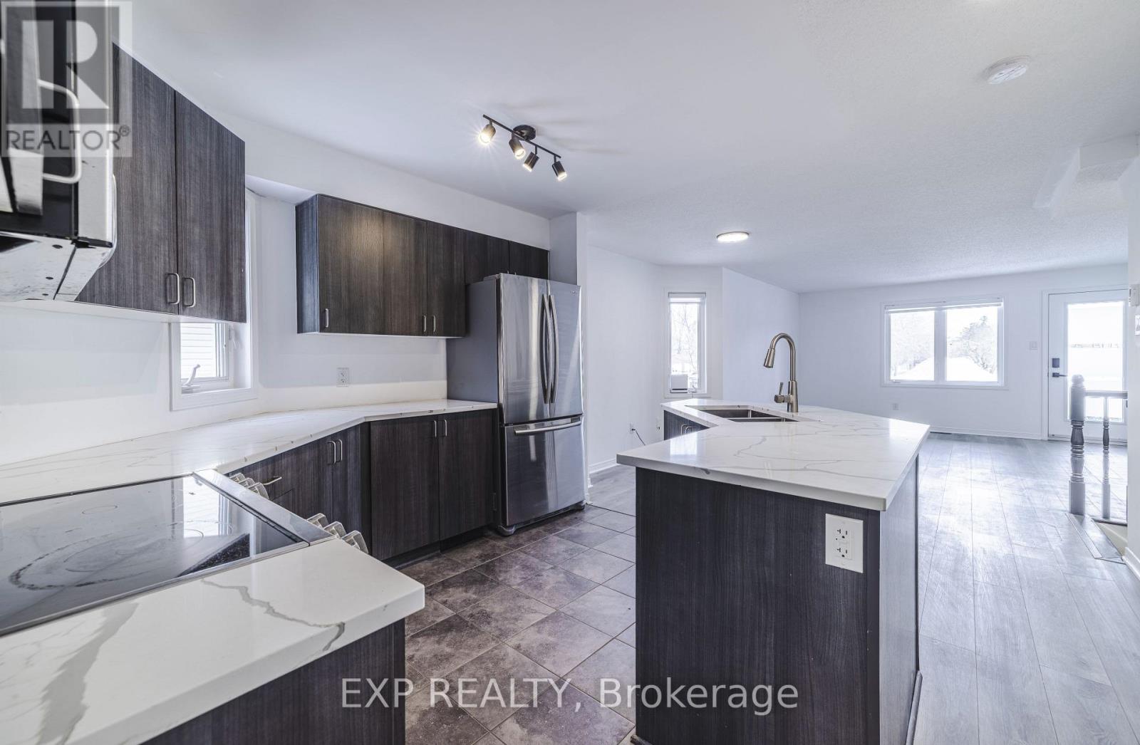 247 Fir Lane, North Grenville, Ontario  K0G 1J0 - Photo 7 - X12674036