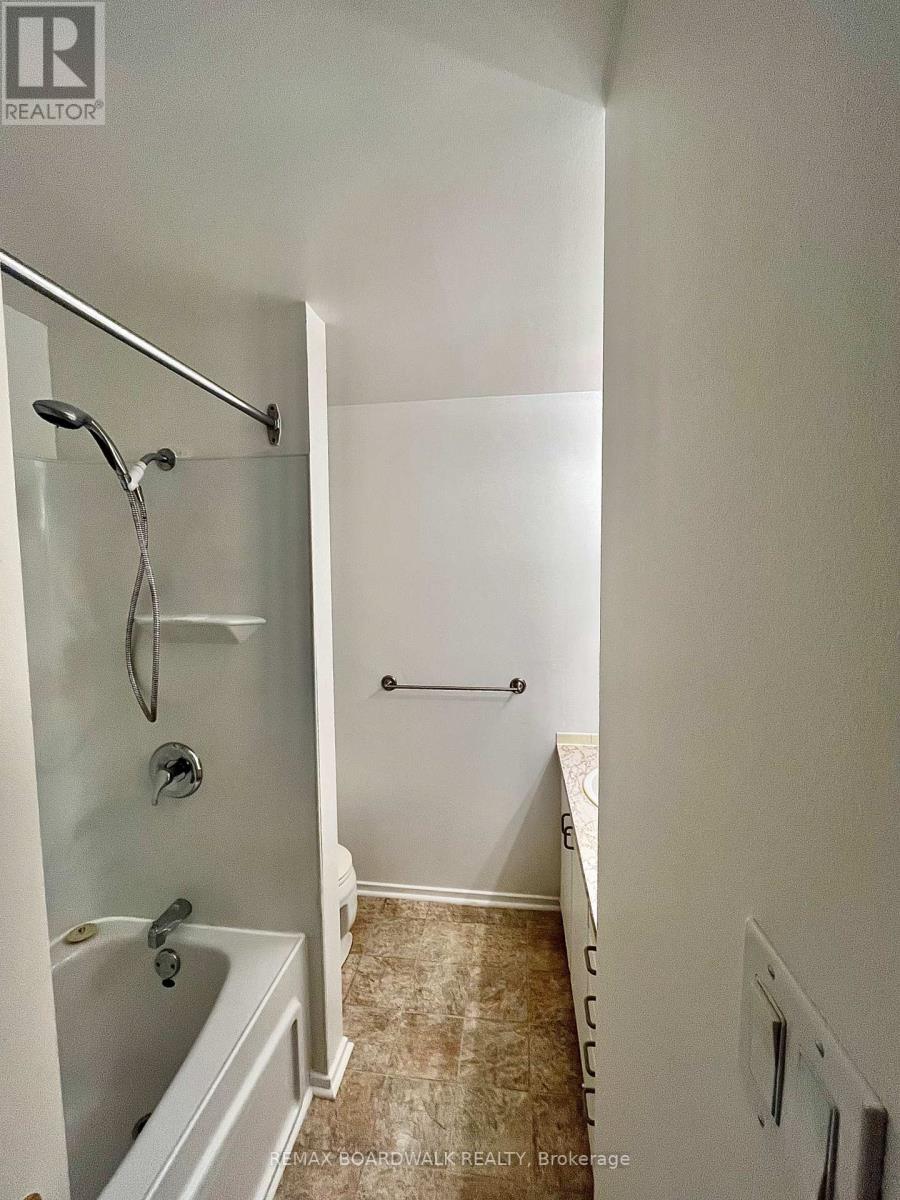 53j Sumac Street, Ottawa, Ontario  K1J 7T7 - Photo 10 - X12674120