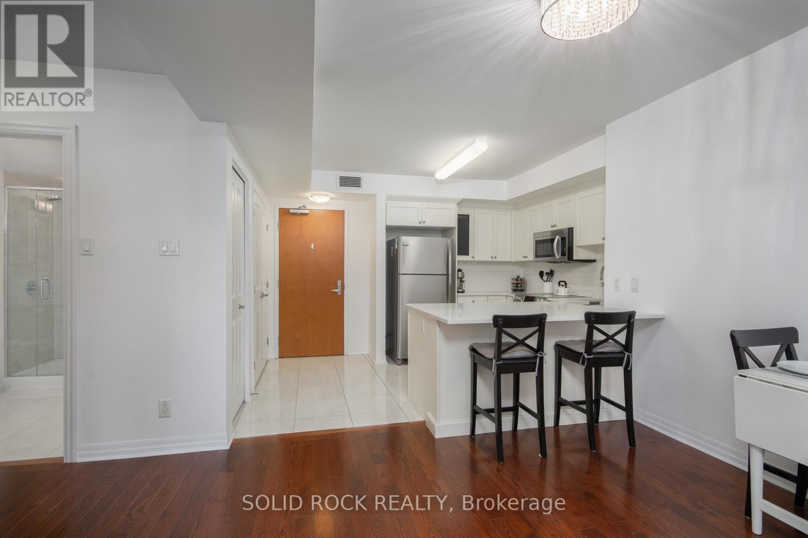 502 - 242 Rideau Street, Ottawa, Ontario  K1N 0B7 - Photo 11 - X12674158