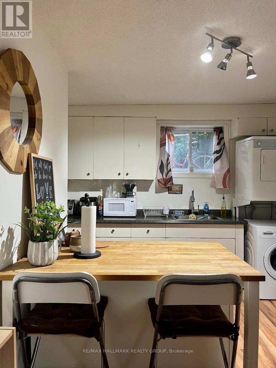 B - 8 Carlotta Avenue, Ottawa, Ontario  K1L 6S6 - Photo 10 - X12674192