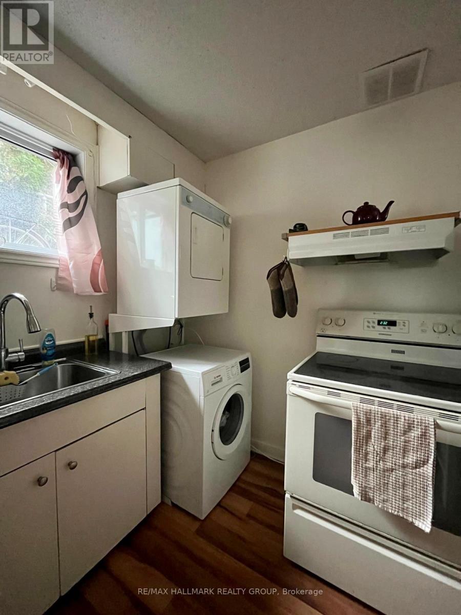 B - 8 Carlotta Avenue, Ottawa, Ontario  K1L 6S6 - Photo 11 - X12674192